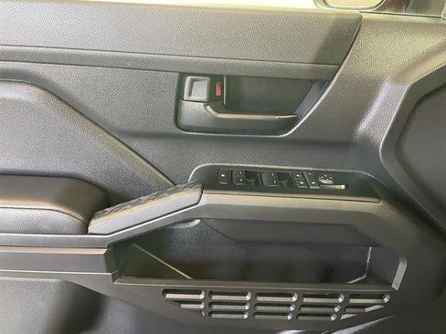 Certified 2025 Toyota Tacoma SR AWD/4WD image 18