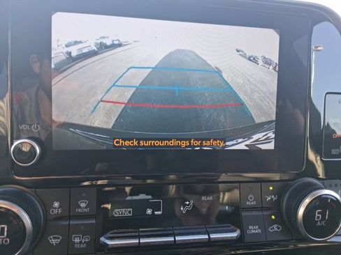 Used 2024 Toyota Highlander XLE AWD/4WD image 22