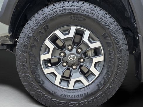 Used 2023 Toyota Tacoma TRD Off-Road w/ Technology Package AWD/4WD image 35