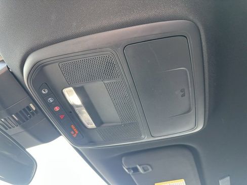 Used 2025 Chevrolet Traverse LT image 17