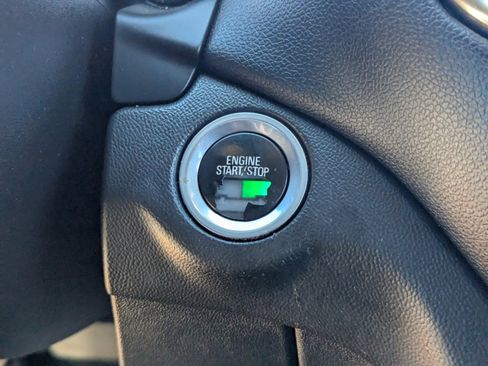 Used 2018 Chevrolet Equinox LT image 32