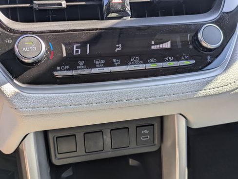 Used 2025 Toyota Corolla Cross LE w/ Moonroof Package FWD image 23