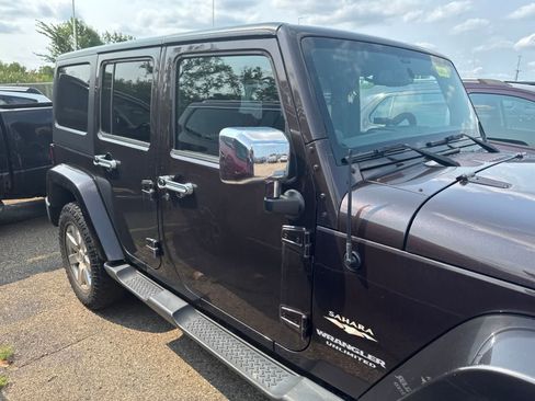 Used 2013 Jeep Wrangler Unlimited Sahara w/ Connectivity Group AWD/4WD image 7