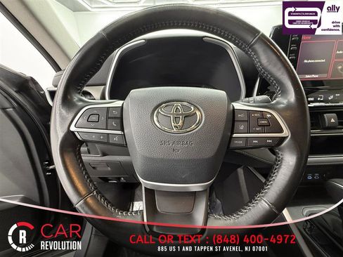 Used 2022 Toyota Highlander XLE image 18