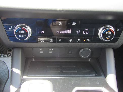Used 2026 Mitsubishi Outlander AWD image 24