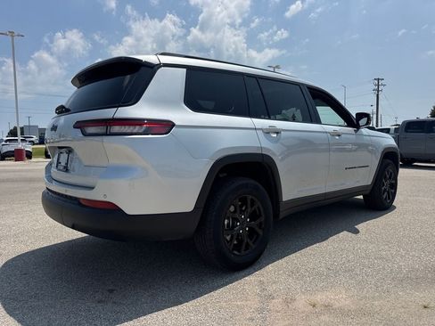 Used 2025 Jeep Grand Cherokee L Altitude AWD/4WD image 7