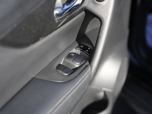 Used 2018 Nissan Rogue SV image 28