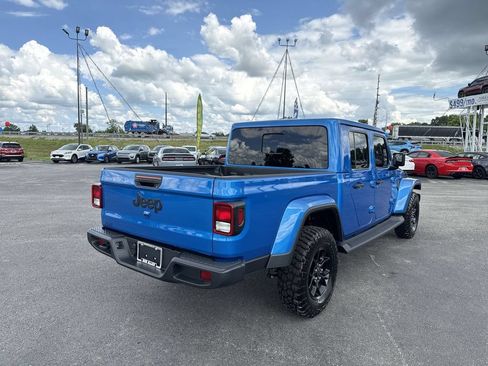 Used 2025 Jeep Gladiator Sport AWD/4WD image 13