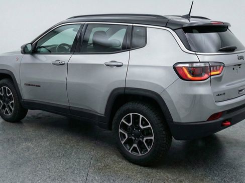 Used 2025 Jeep Compass Trailhawk AWD/4WD image 6