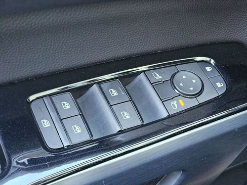 Certified 2025 Nissan Pathfinder SL image 21