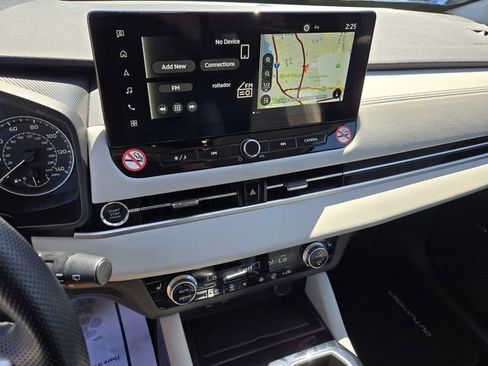 Used 2025 Mitsubishi Outlander SE image 14