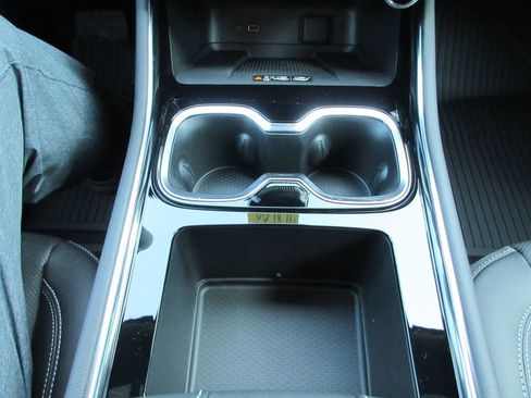 New 2026 Chevrolet Traverse LT w/ Sun and Wheel Package FWD image 28