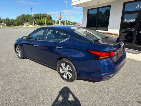 Used 2024 Nissan Altima 2.5 S FWD image 6
