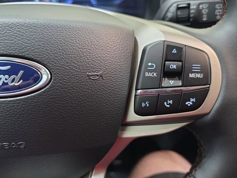 Used 2026 Ford Explorer Active AWD/4WD image 17