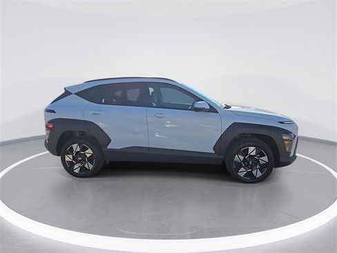 Certified 2025 Hyundai Kona SEL image 9
