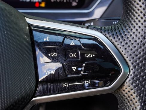 Used 2022 Volkswagen Tiguan SE R-Line image 25