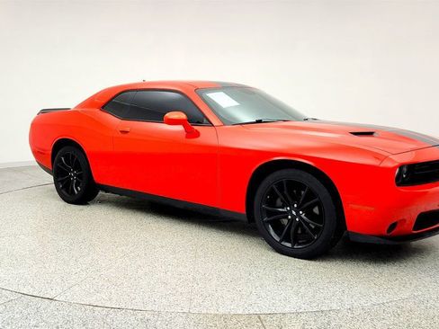 Used 2017 Dodge Challenger SXT Plus image 3