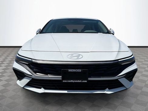 New 2026 Hyundai Elantra SE FWD image 2