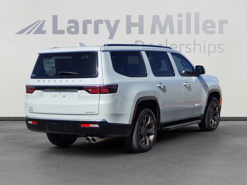 Used 2022 Jeep Wagoneer Series II AWD/4WD image 5