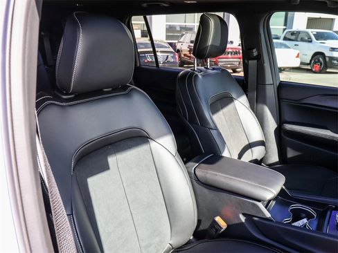 New 2025 Jeep Grand Cherokee L Altitude image 17