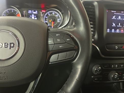 Used 2020 Jeep Cherokee Latitude Plus AWD/4WD image 15