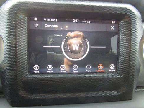 Used 2019 Jeep Wrangler Unlimited Sahara image 27