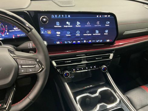 Used 2024 Chevrolet Traverse RS image 5