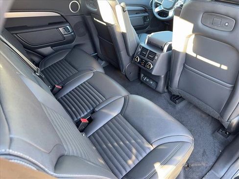 New 2025 Land Rover Discovery Dynamic SE AWD/4WD image 11