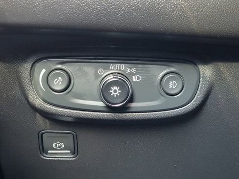 Used 2024 GMC Terrain SLT image 12