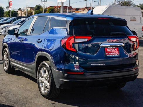 Used 2023 GMC Terrain SLE image 9