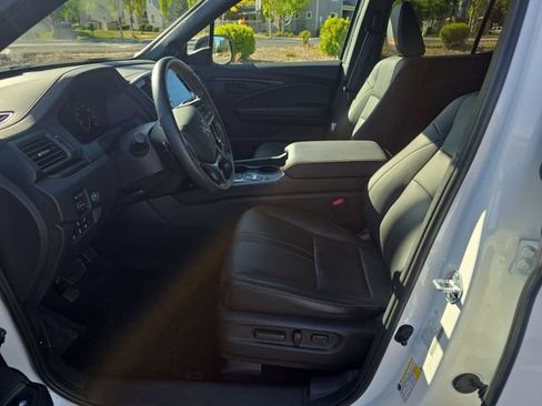 Used 2025 Honda Ridgeline TrailSport image 12