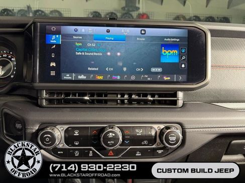 Used 2025 Jeep Wrangler Unlimited Rubicon AWD/4WD image 21