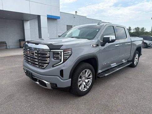 Used 2024 GMC Sierra 1500 Denali w/ Technology Package AWD/4WD image 2