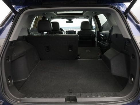 Used 2022 GMC Terrain SLT w/ Infotainment Package II image 30