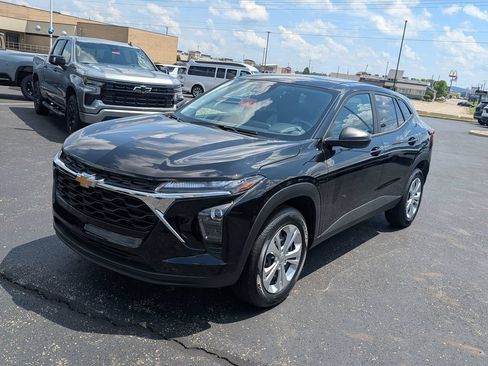 New 2026 Chevrolet Trax LS w/ Driver Confidence Package FWD image 3