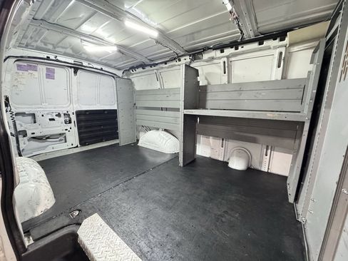 Used 2020 Chevrolet Express 3500 w/ Driver Convenience Package image 14