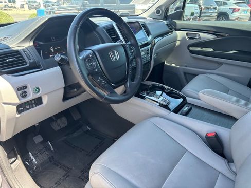 Certified 2018 Honda Pilot Touring image 21