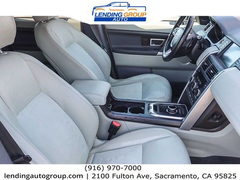 Used 2018 Land Rover Discovery Sport SE image 14