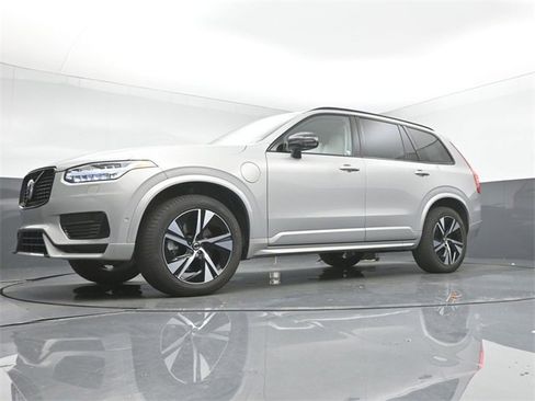Used 2023 Volvo XC90 T8 Plus image 41