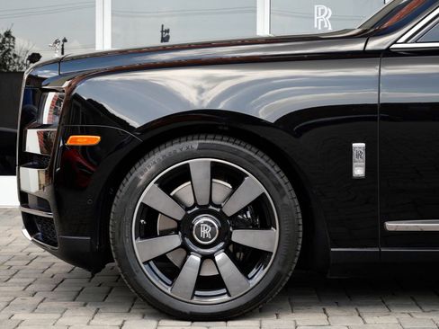 Used 2023 Rolls-Royce Cullinan AWD/4WD image 12