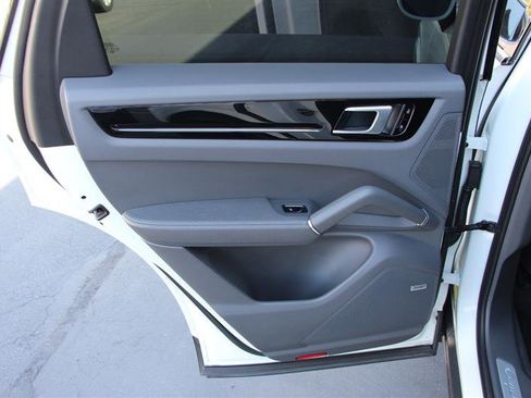 Used 2020 Porsche Cayenne image 15