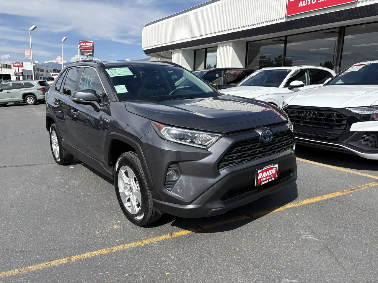Used 2021 Toyota RAV4 XLE w/ Convenience Package AWD/4WD image 2