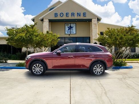 Used 2023 Mercedes-Benz GLC 300 4MATIC image 2