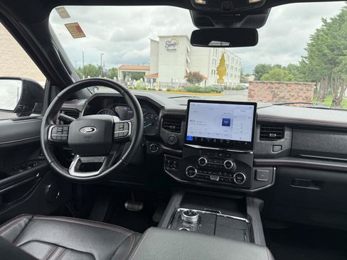 Used 2023 Ford Expedition Limited AWD/4WD image 14