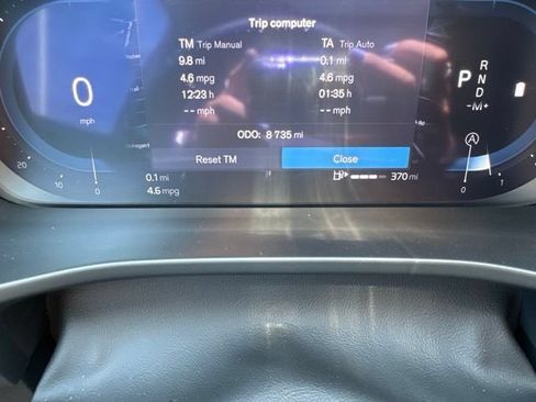 Certified 2025 Volvo XC40 B5 Plus AWD/4WD image 23