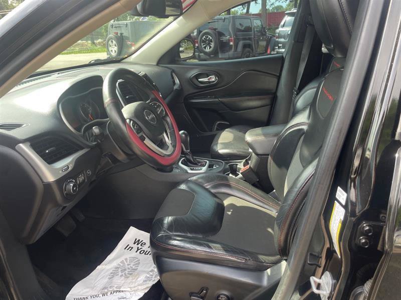 Used 2017 Jeep Cherokee Trailhawk w/ Comfort & Convenience Group AWD/4WD image 9