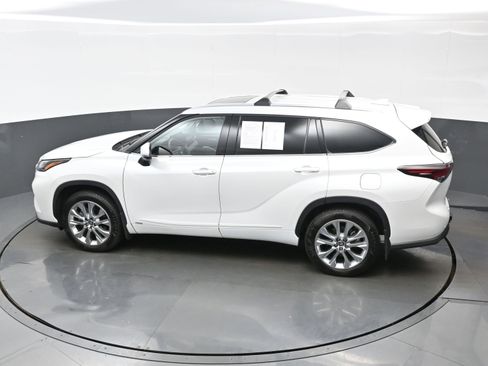 Used 2025 Toyota Highlander Limited AWD/4WD image 39