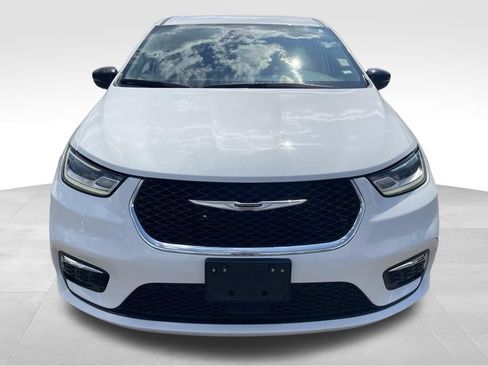 Used 2024 Chrysler Pacifica Touring-L FWD image 21