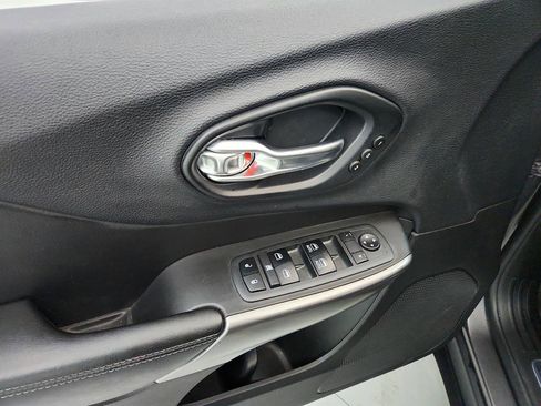 Used 2019 Jeep Cherokee Limited image 20