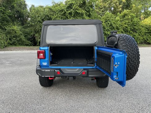 Used 2025 Jeep Wrangler Unlimited Rubicon w/ Convenience Group AWD/4WD image 29